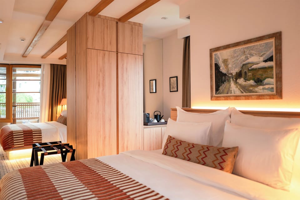 Deluxe Double Room | Hypo-allergenic bedding, down comforters, minibar, desk