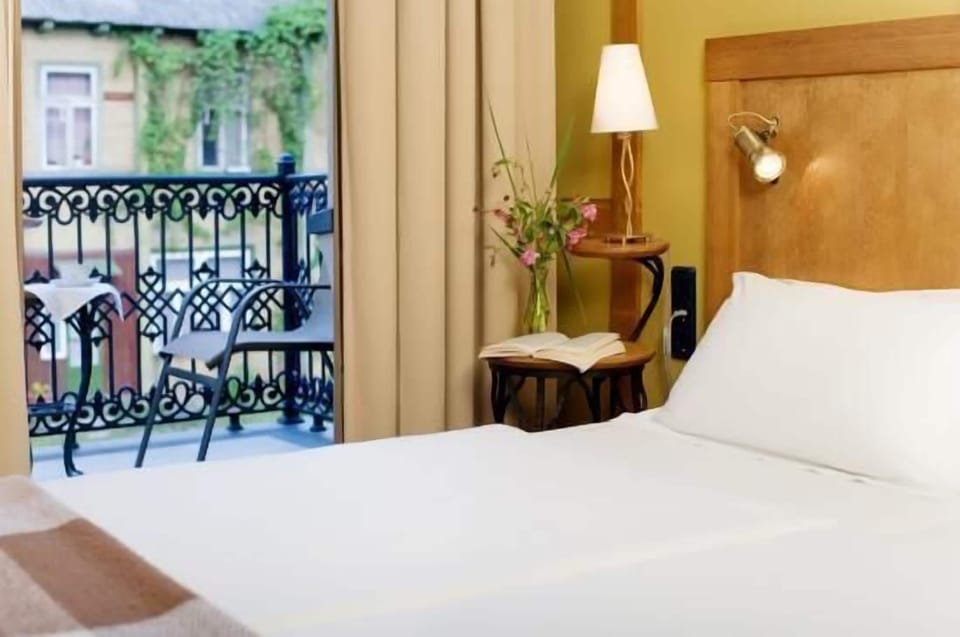 Minibar, desk, soundproofing, free WiFi