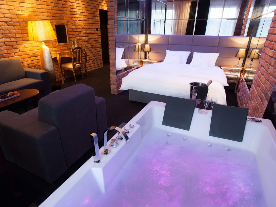 Junior Suite Plus | Egyptian cotton sheets, premium bedding, minibar, in-room safe