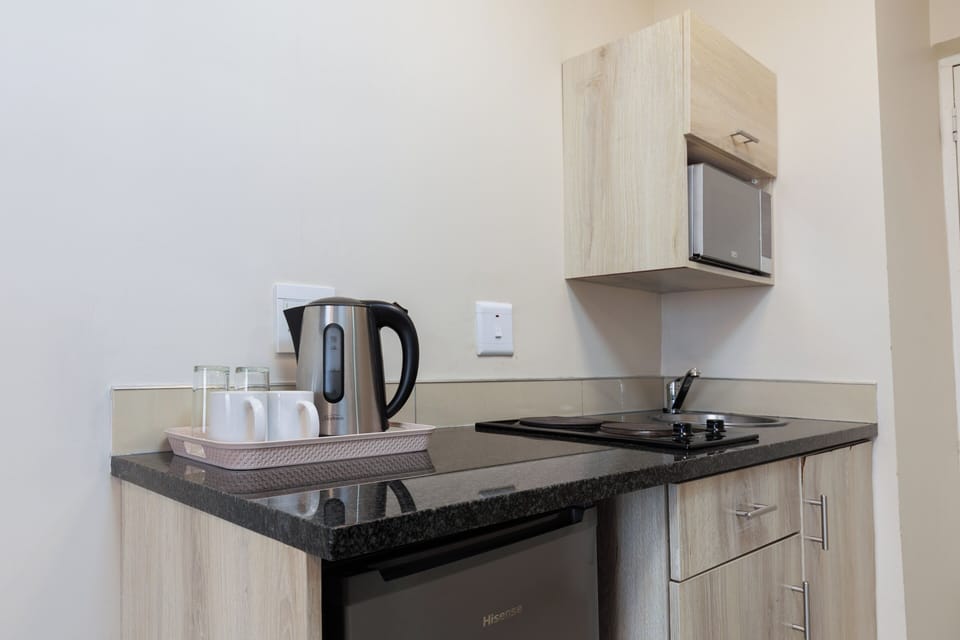 Standard Single Room | Laptop workspace, soundproofing, iron/ironing board, free WiFi