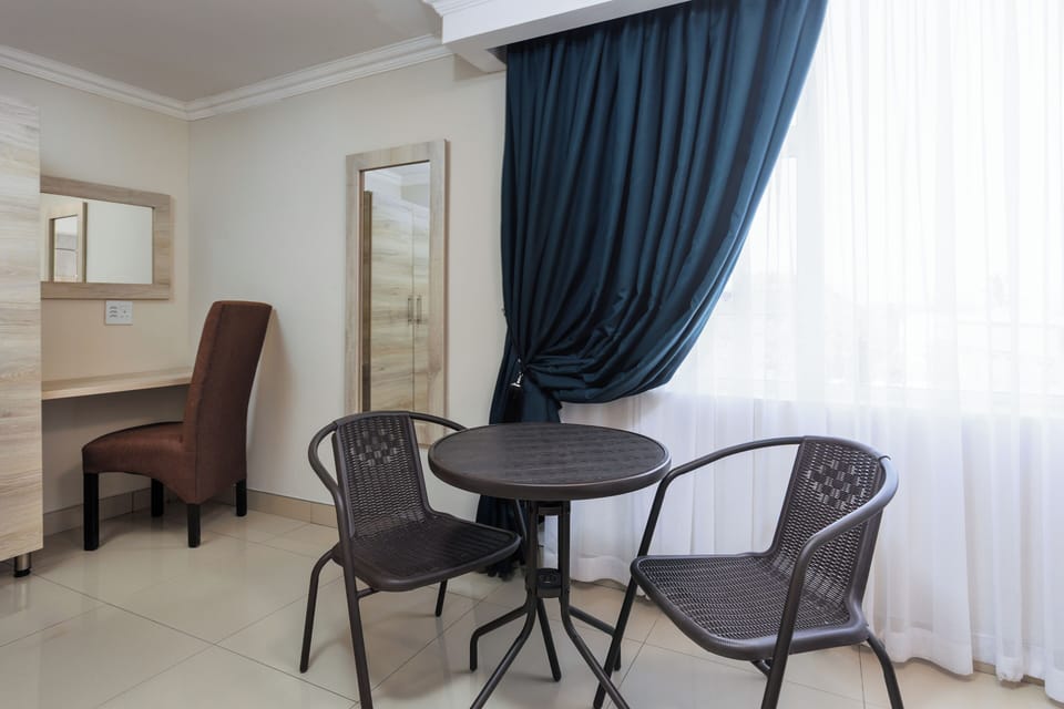 Deluxe Double Room | Laptop workspace, soundproofing, iron/ironing board, free WiFi