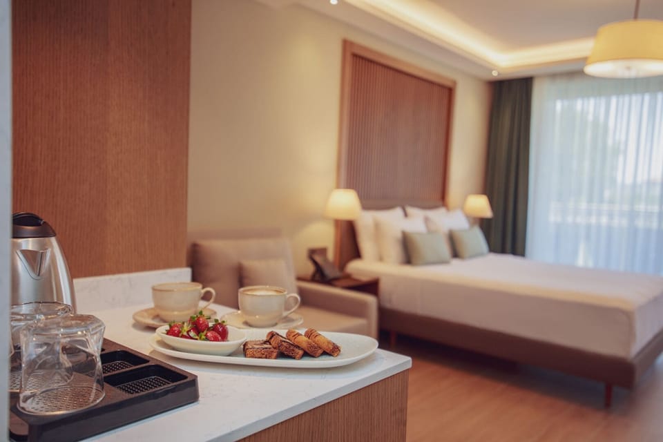 Design Studio, Balcony, Pool View | Egyptian cotton sheets, premium bedding, minibar, in-room safe