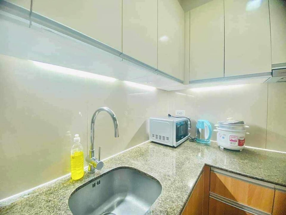 Family Condo | Private kitchen | Fridge, microwave, stovetop, rice cooker