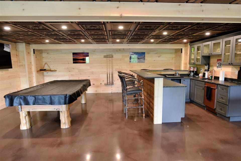 Downstairs Gameroom/Bar