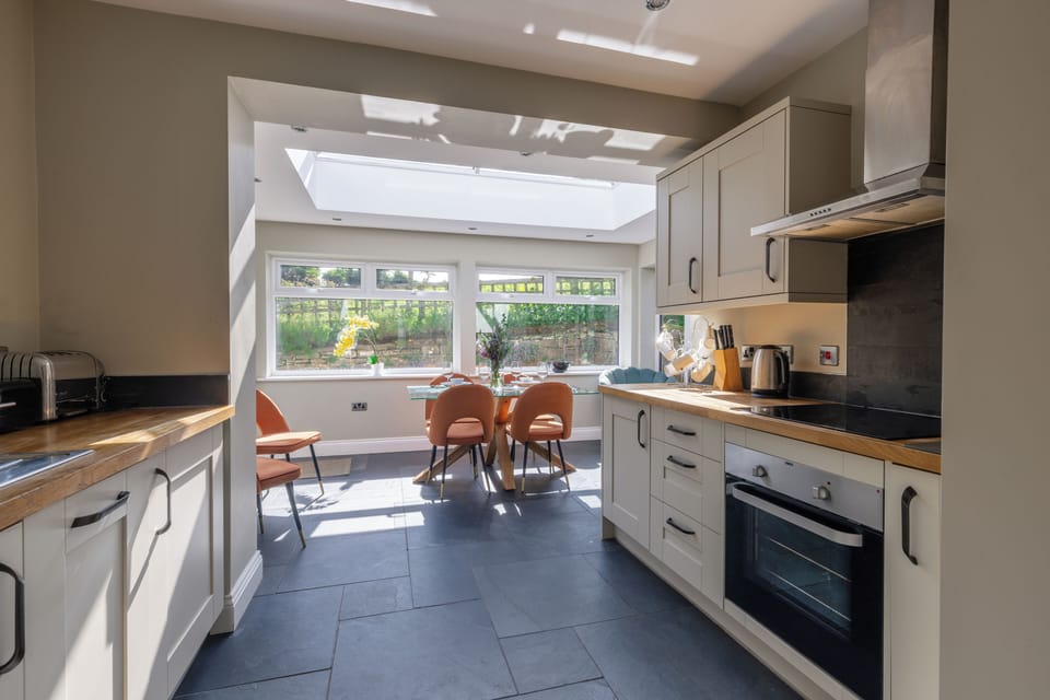 Cottage | Private kitchen | Electric kettle, paper towels