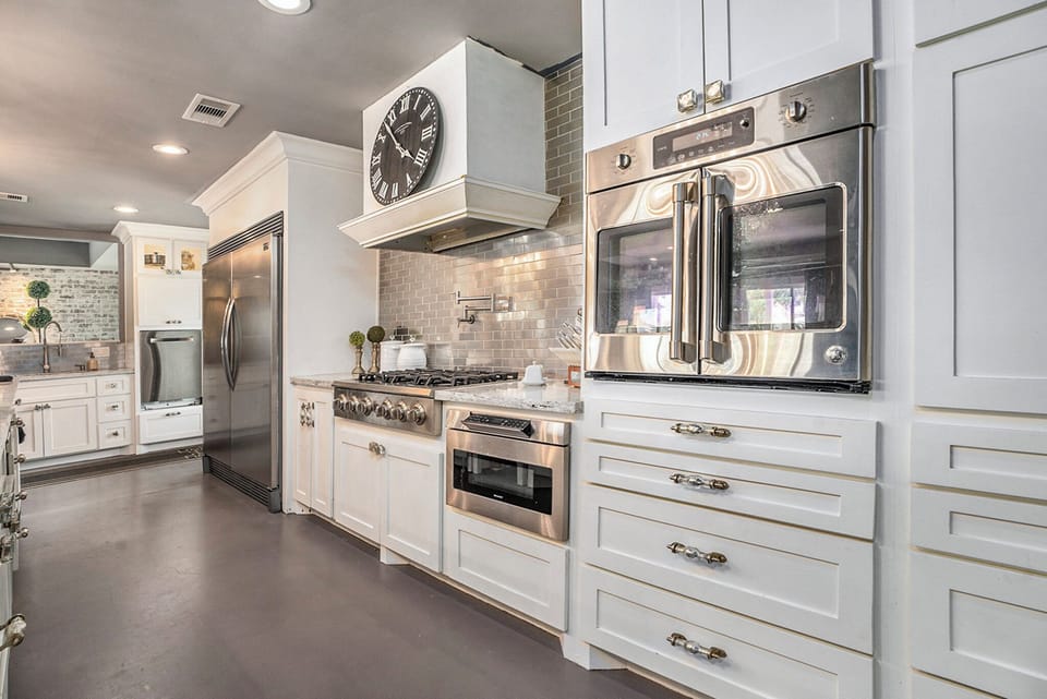 Chef's kitchen! Undercounter microwave, French Door oven, 6 burner gas stove.