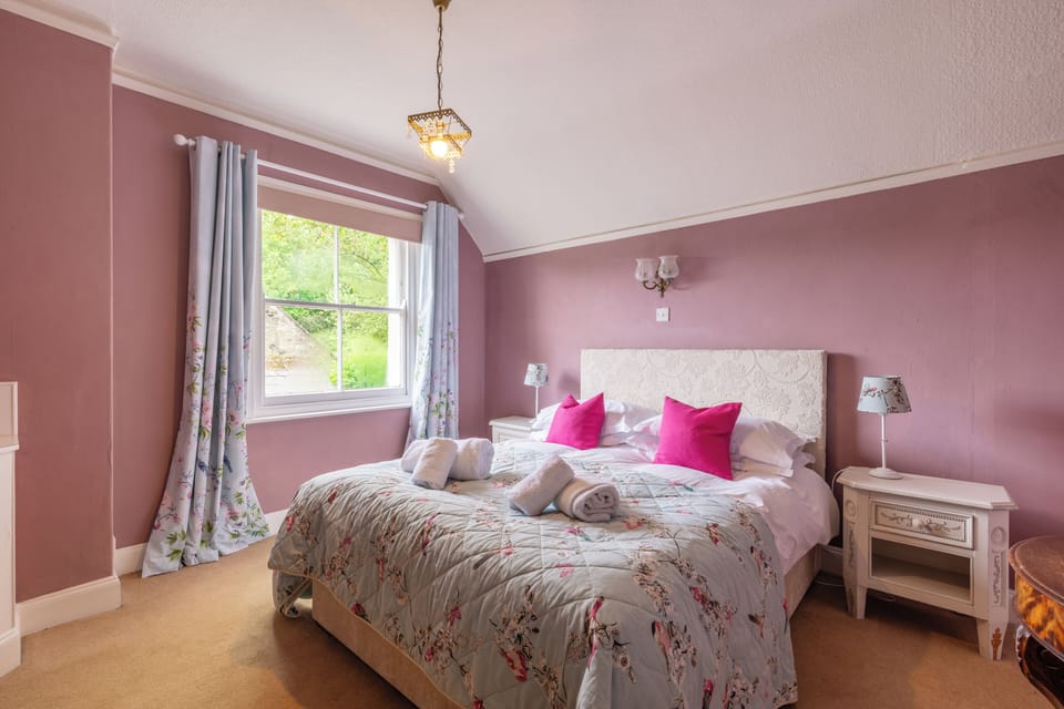 Traditional House | 5 bedrooms, free WiFi, bed sheets