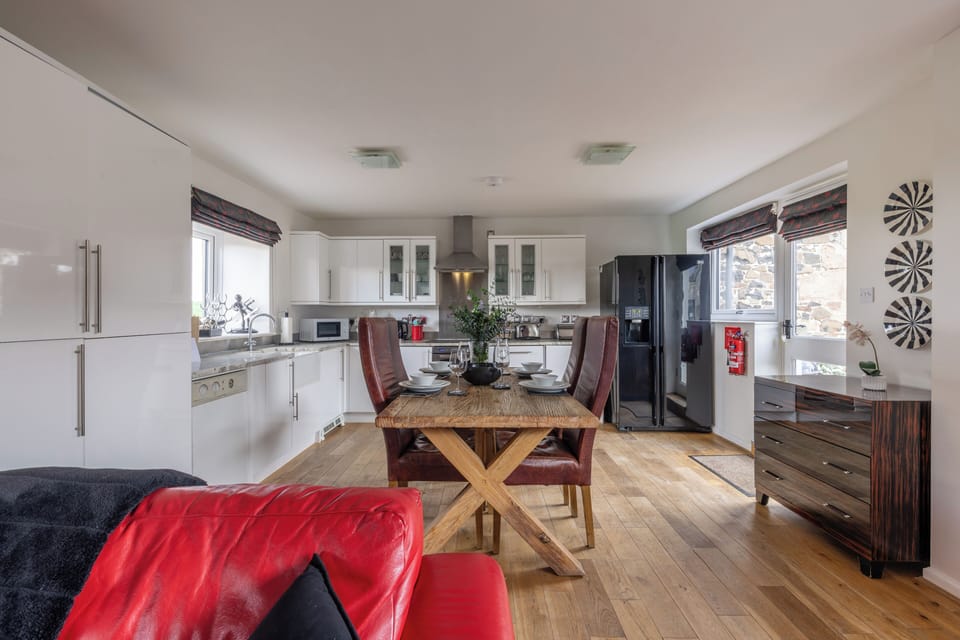 Cottage, Garden View | In-room dining