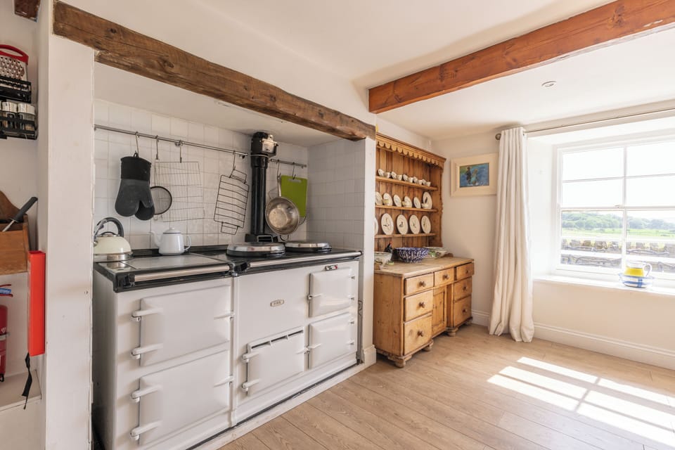 Cottage | Private kitchen | Electric kettle, paper towels