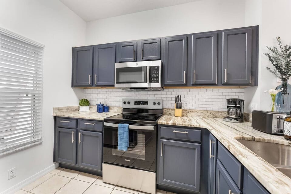 Full Kitchen 