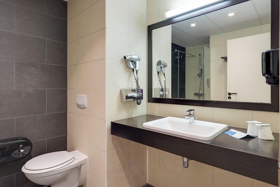 Free toiletries, hair dryer, towels, shampoo