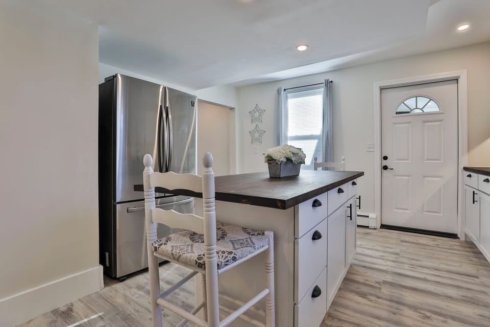 Kitchen Island to Side Door