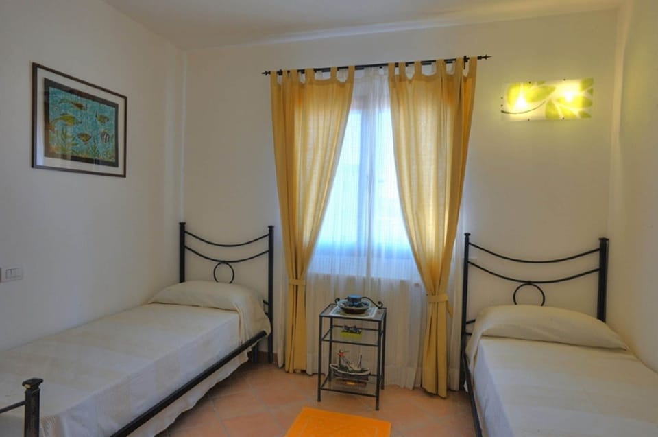 Apartment, Garden View | 2 bedrooms, iron/ironing board, free WiFi