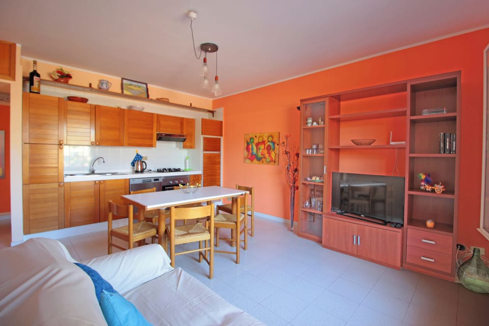 Condo | Private kitchen | Electric kettle, highchair