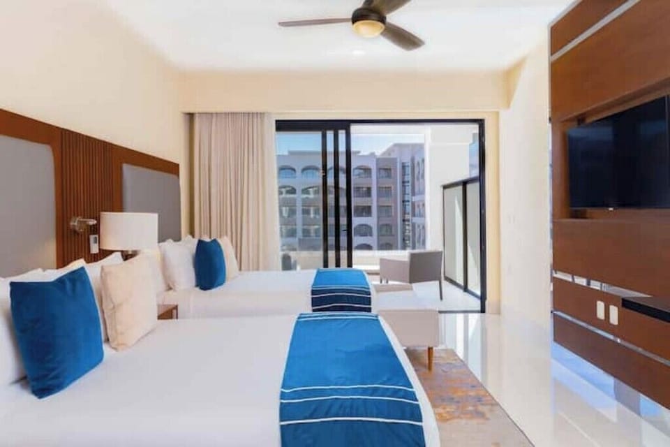 Two double size beds on the second bedroom, with its ensuite as well, Smart tv