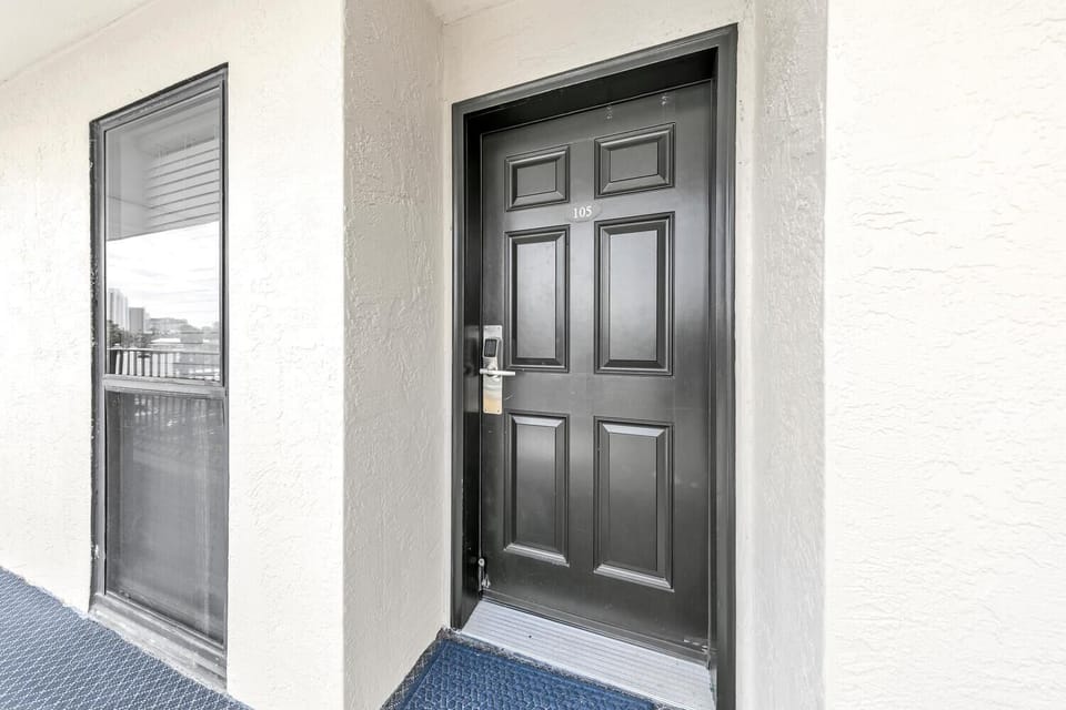 Condo, Multiple Beds (Edgewater Tower 1-105) | Interior