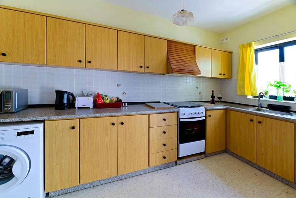 Apartment | Private kitchen | Fridge, microwave, oven, stovetop