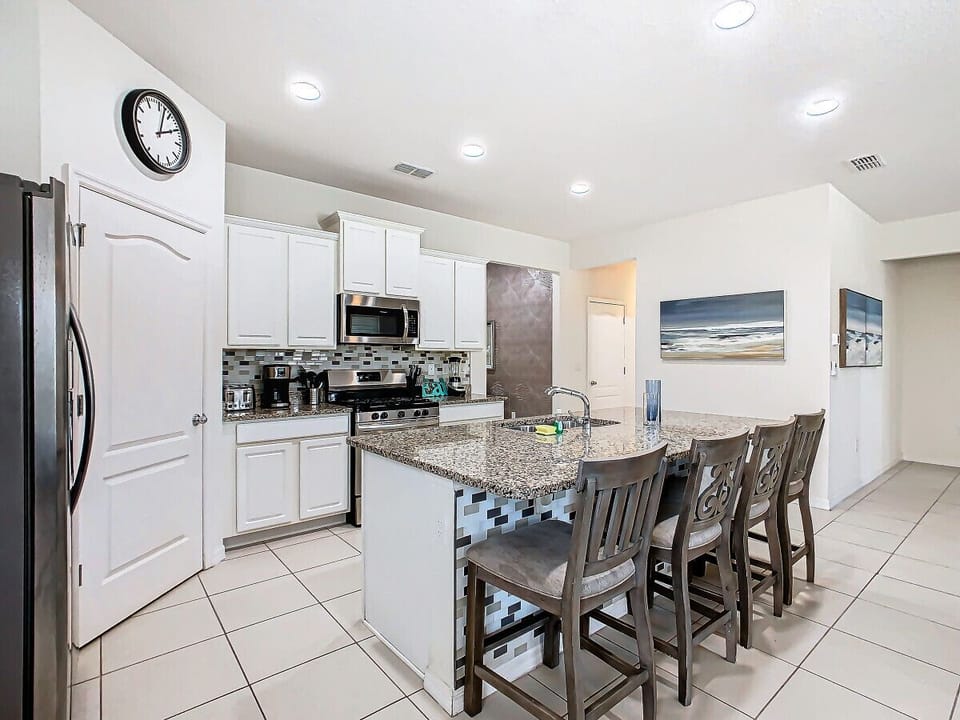 Modern kitchen, ready for any meal