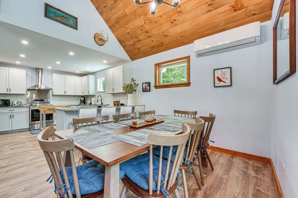 Dining Area | Dishware & Flatware Provided | 1st Floor
