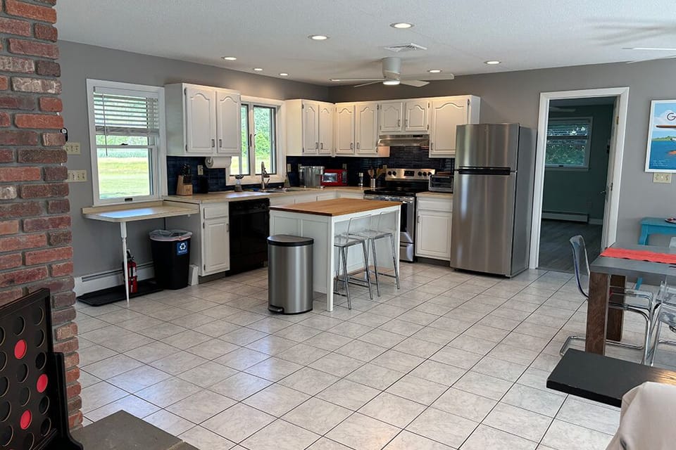 The kitchen, looking toward the airport