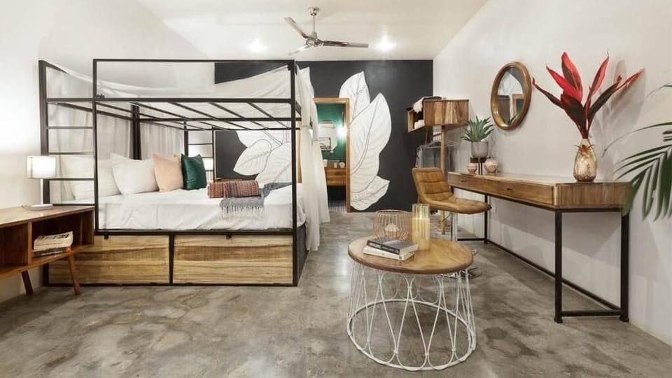 WiFi (free), bed sheets