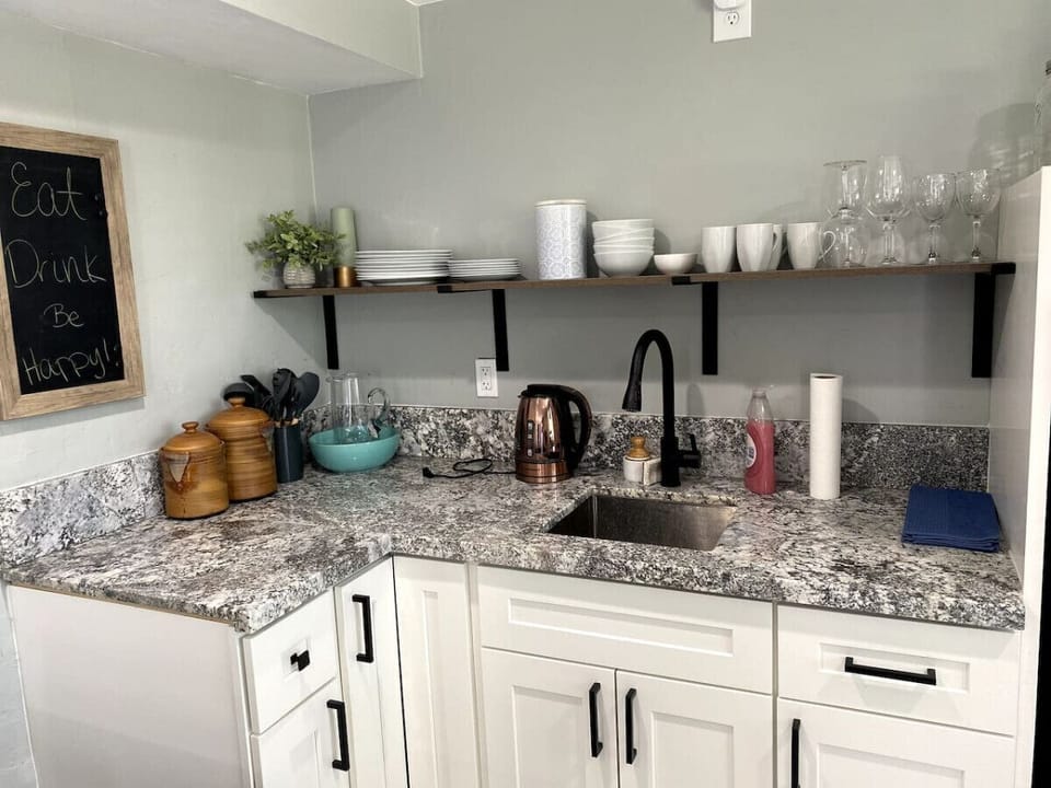 Well-equipped and stocked kitchenette with coffee station