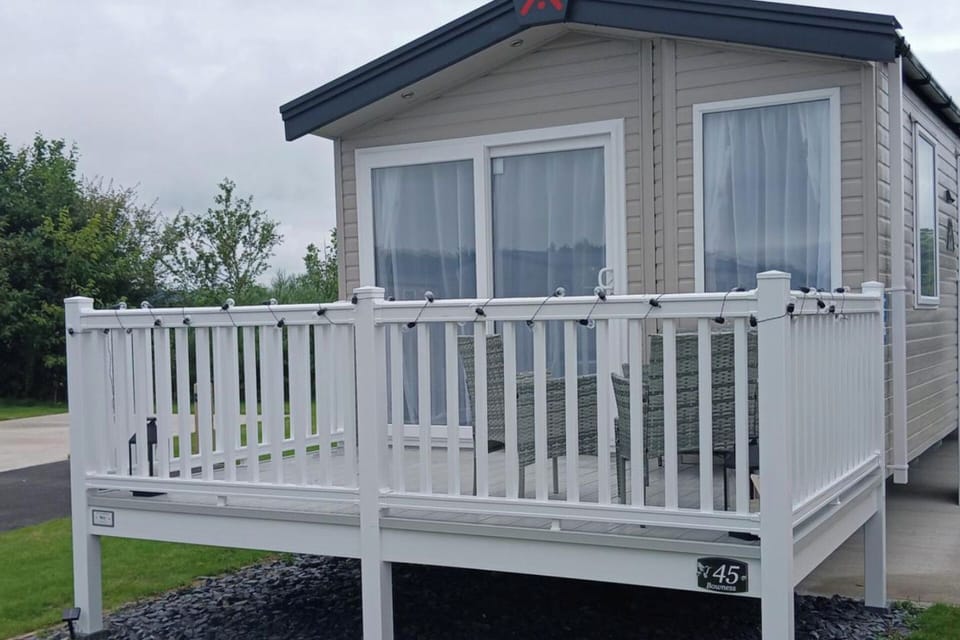 Veranda with seating 
