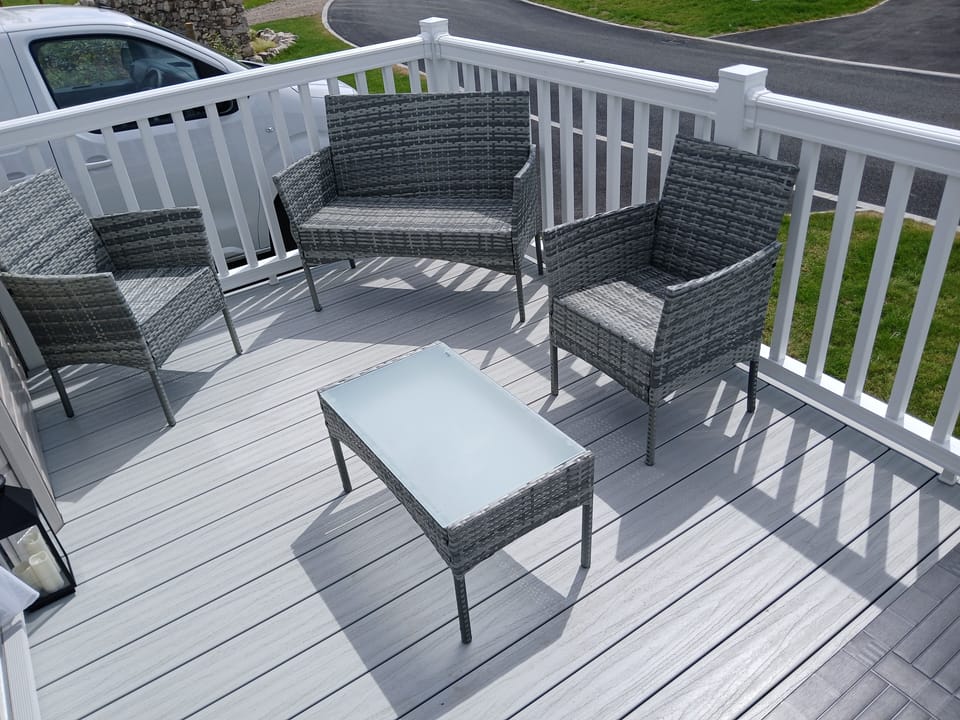 Outdoor seating on enclosed deck