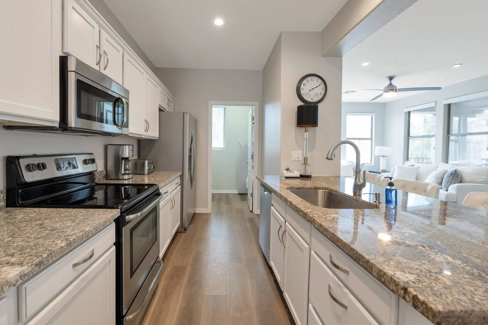 The kitchen has what you need to prepare your meals!