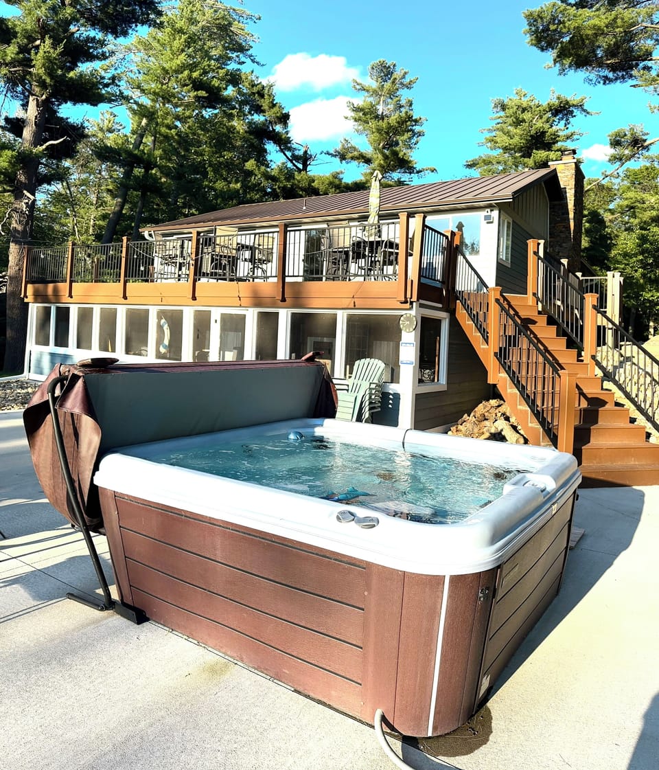 Outdoor spa tub