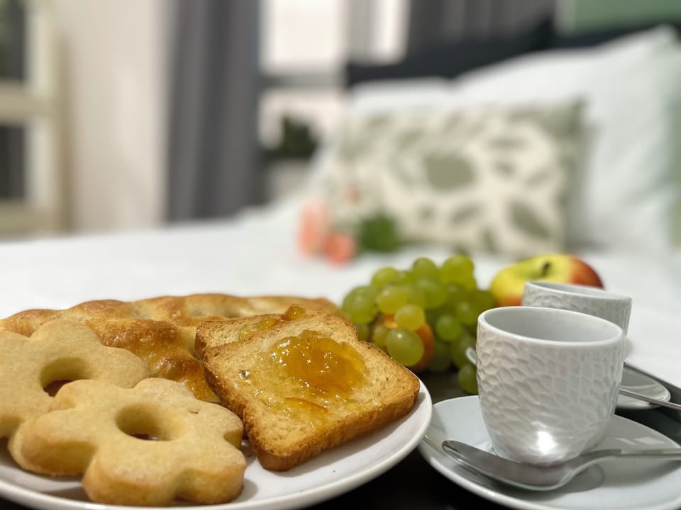 Family Apartment | 2 bedrooms, blackout drapes, iron/ironing board, WiFi (free)