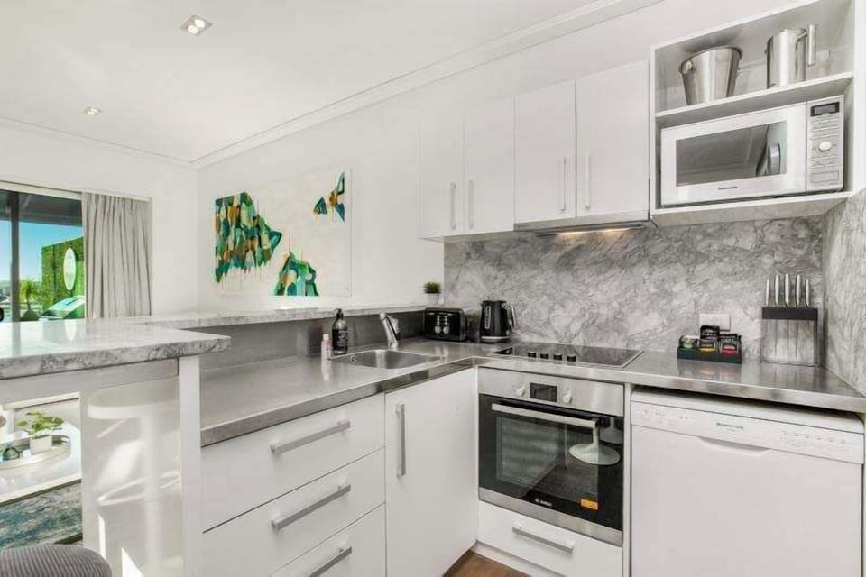 Luxury Apartment, Balcony, Marina View | Private kitchen | Espresso maker, coffee/tea maker, electric kettle, highchair