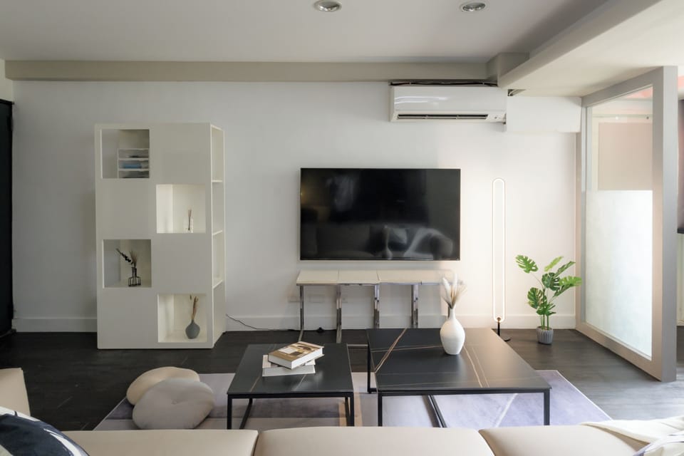 Stylish Living Area: 
• 65" TV w/ MOD
• Sofa 
• Coffee Tables 
• Natural Light
