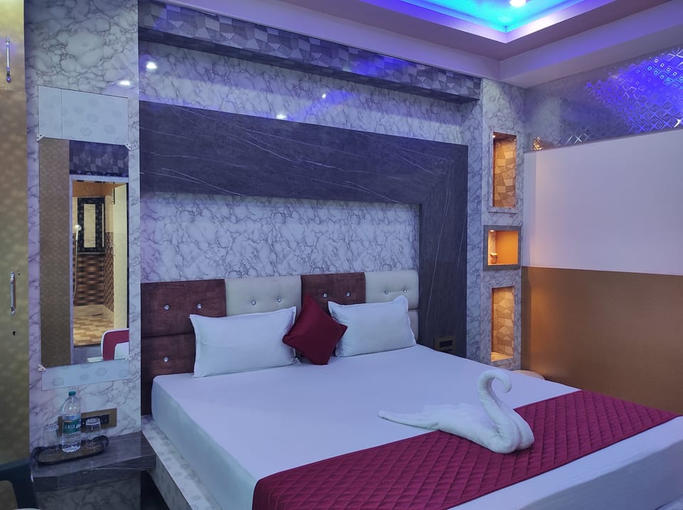 Executive Room | Premium bedding, in-room safe, desk, laptop workspace