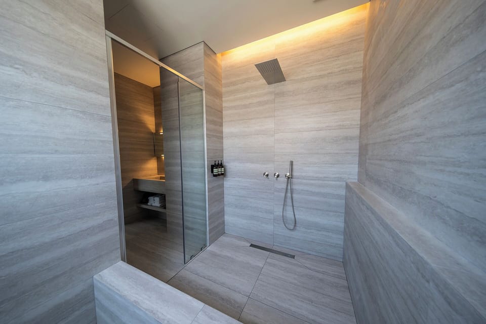 AU VIP, City View | Bathroom | Shower, rainfall showerhead, designer toiletries, hair dryer