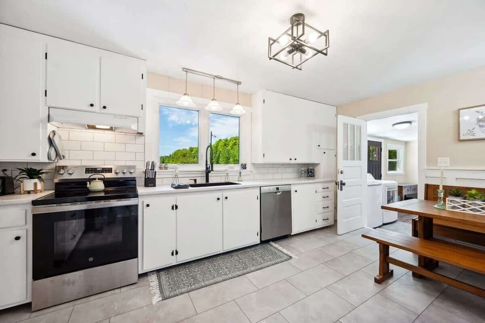 Enjoy meals in the bright and spacious kitchen, equipped with modern appliances and a cozy dining nook. The tasteful decor and ample counter space make it perfect for both cooking and gathering.