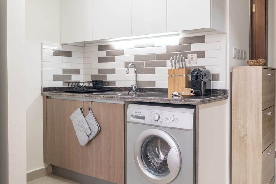 Superior Studio, Balcony, City View | Private kitchen | Fridge, oven, coffee/tea maker, toaster