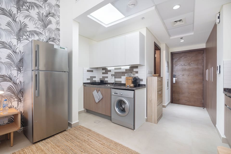 Superior Studio, Balcony, City View | Private kitchen | Fridge, oven, coffee/tea maker, toaster