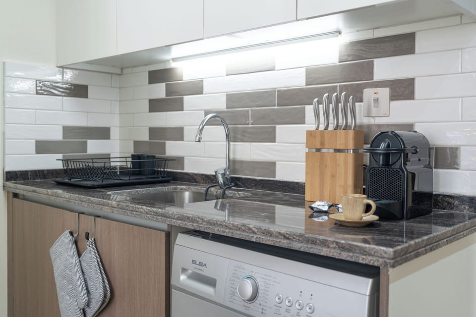 Superior Studio, Balcony, City View | Private kitchen | Fridge, oven, coffee/tea maker, toaster