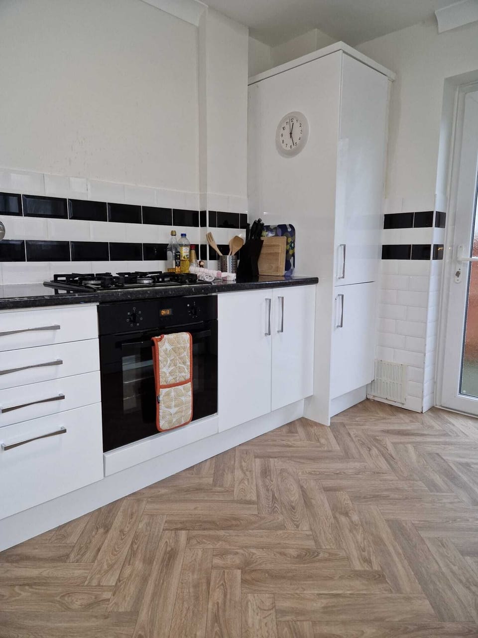 Fully fitted Kitchen