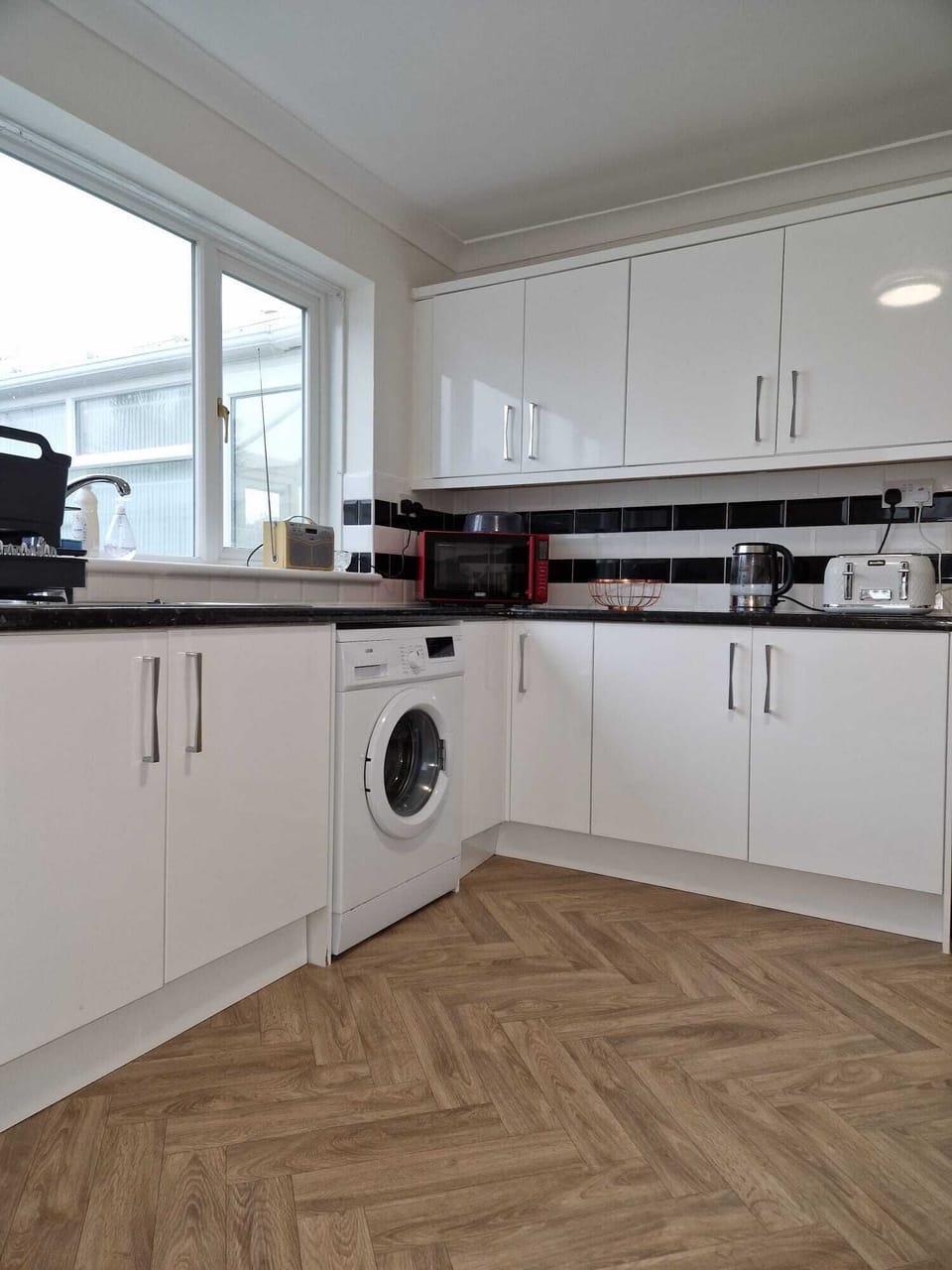 Fully fitted kitchen with washing machine and dishwasher