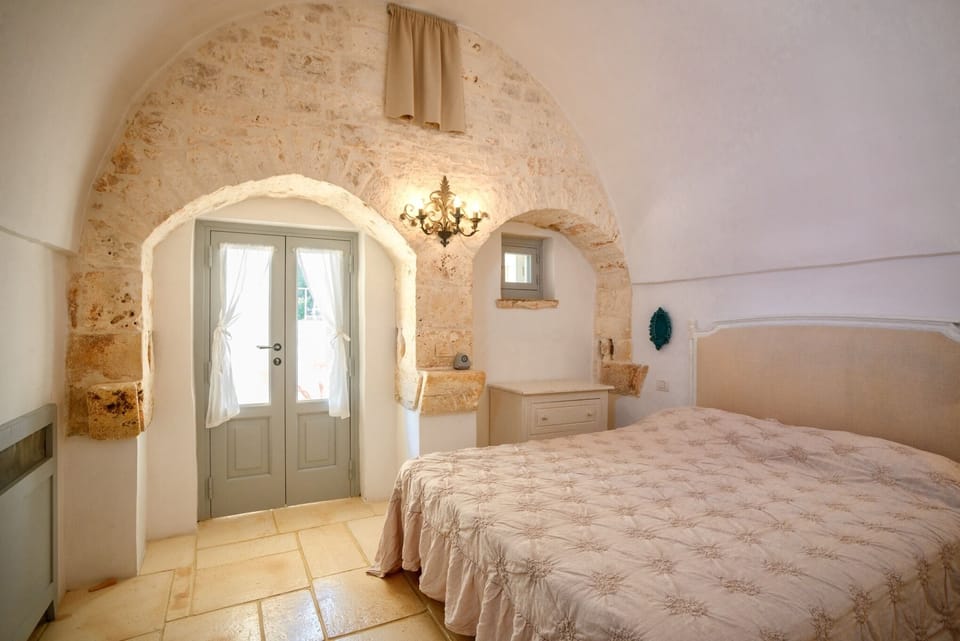 Romantic Apartment, Patio | Iron/ironing board, WiFi (free), bed sheets