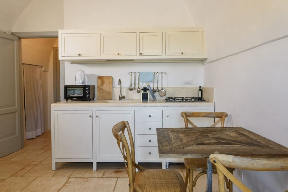 Romantic Apartment, Patio | Private kitchen | Full-size fridge, microwave, oven, toaster