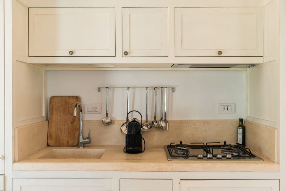 Comfort Apartment, Patio | Private kitchen | Full-size fridge, microwave, oven, toaster