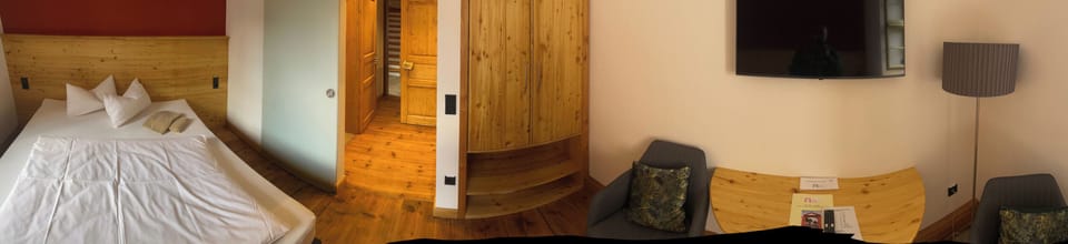Comfort Double Room | Laptop workspace, free WiFi, bed sheets