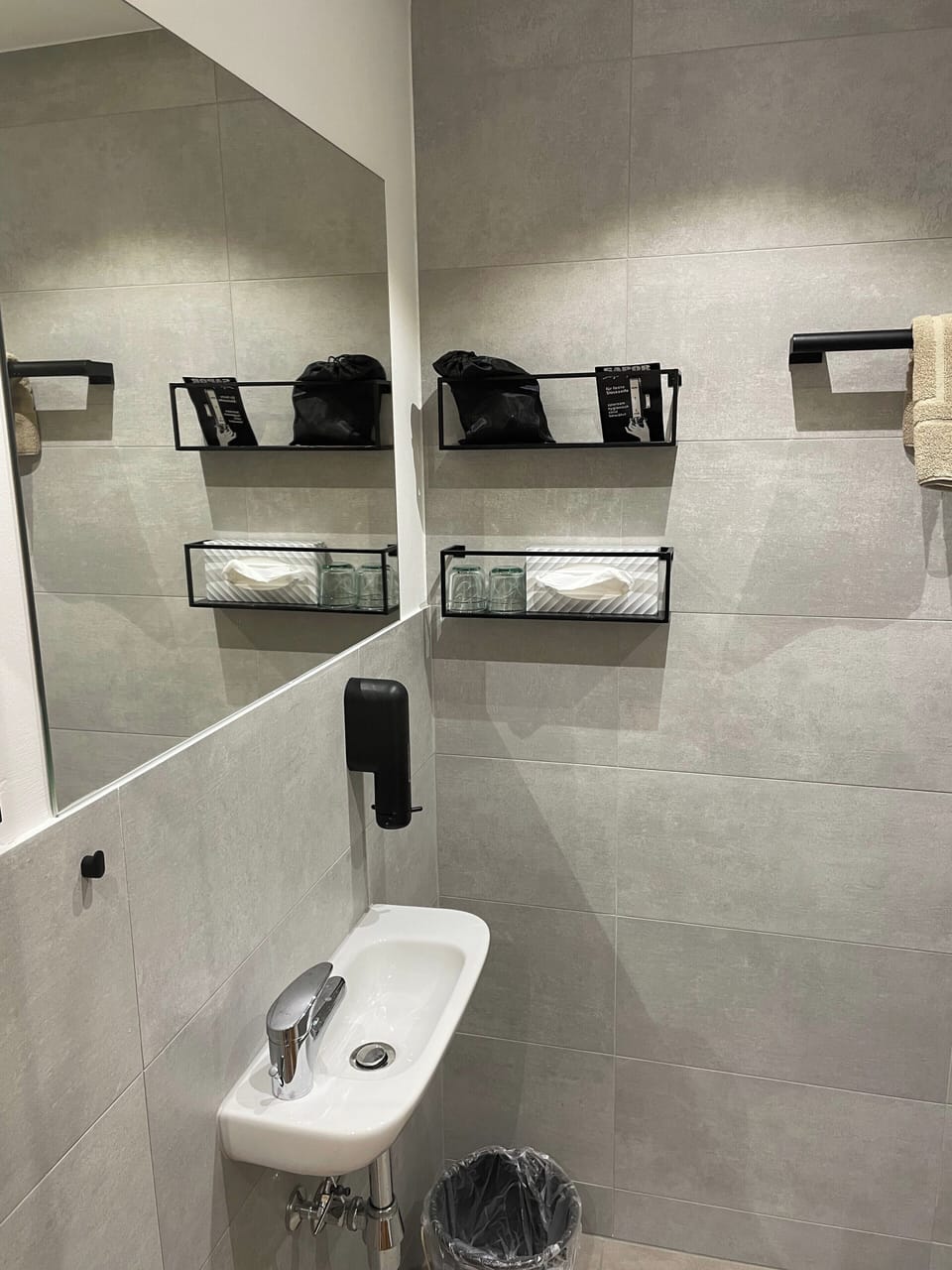 Comfort Double Room | Bathroom sink