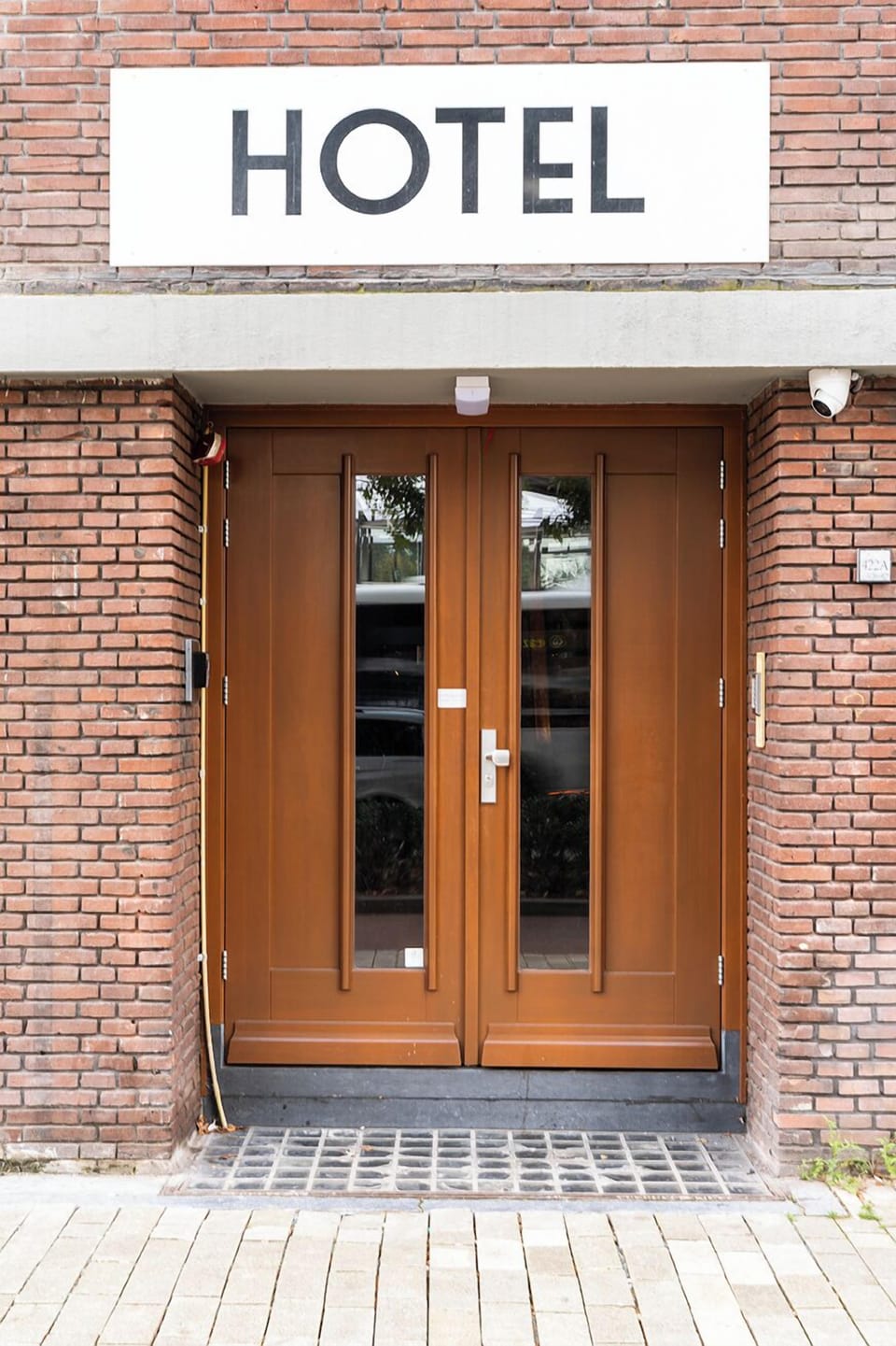 Main entrance of the Hotel.
Book a cheap stay at a central Tilburg hotel with modern studio apartments. Great for Efteling, Beekse Bergen, or city exploring