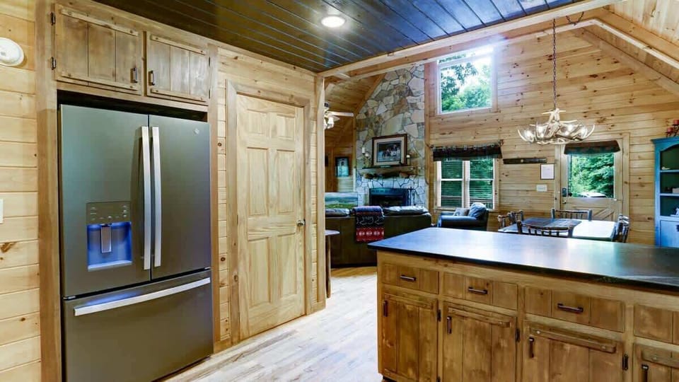 KITCHEN CORNER TO LIVING RM