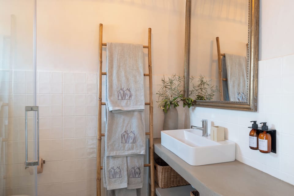 Traditional Apartment, Pool View | Bathroom