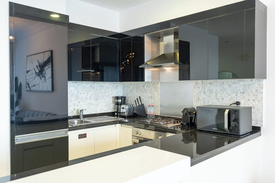 Classic Apartment, Balcony, City View | Private kitchen | Fridge, microwave, oven, stovetop